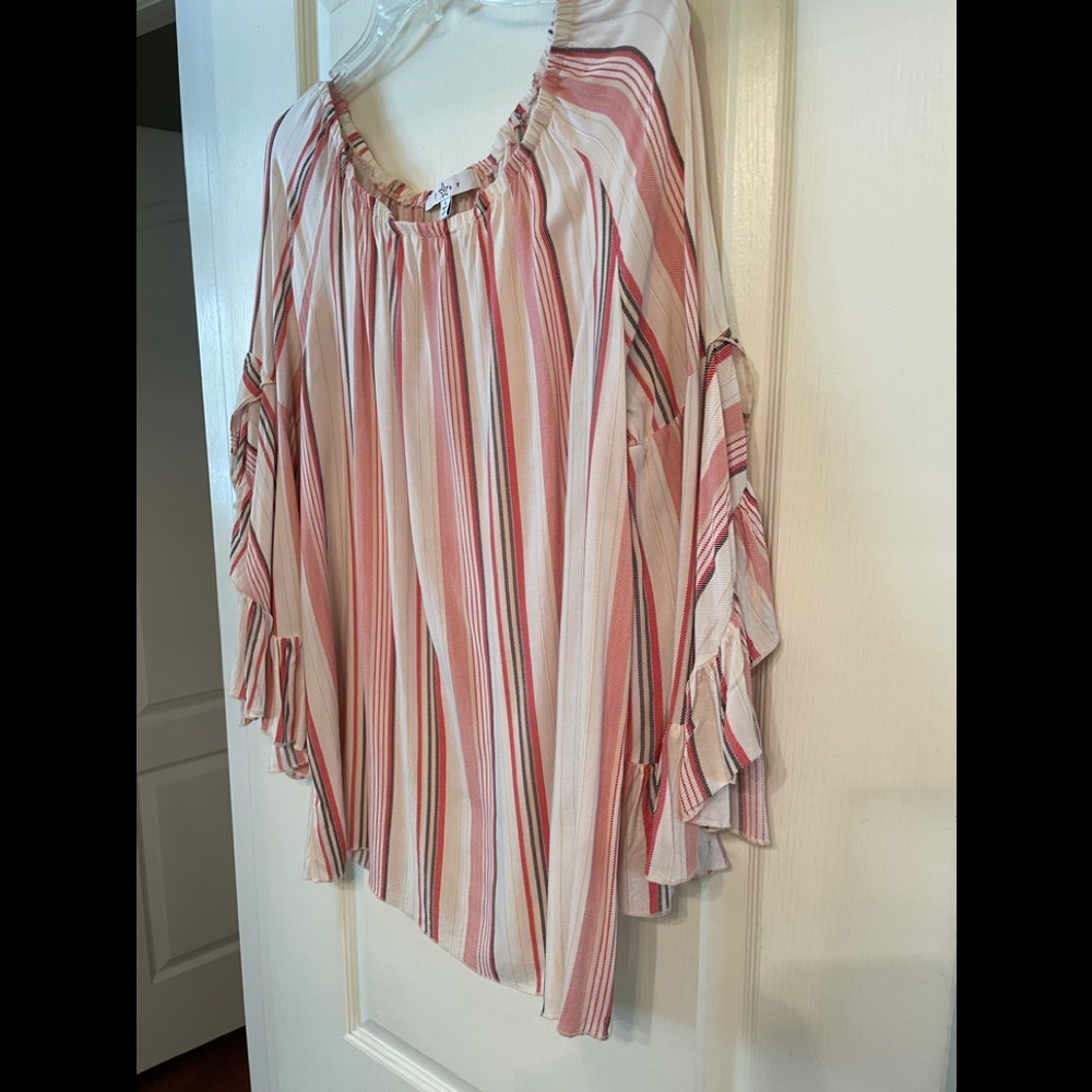 🆕Fever L boho top 100%Rayon red black cream